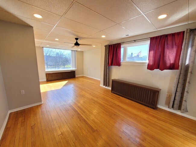 2742 W Montrose Ave in Chicago, IL - Building Photo - Building Photo