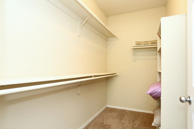 Bridge at Volente in Austin, TX - Foto de edificio - Interior Photo