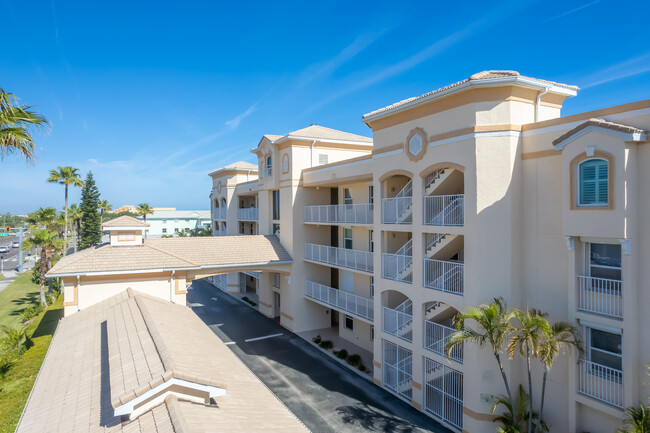 Cristal in Indian Harbour Beach, FL - Foto de edificio - Building Photo