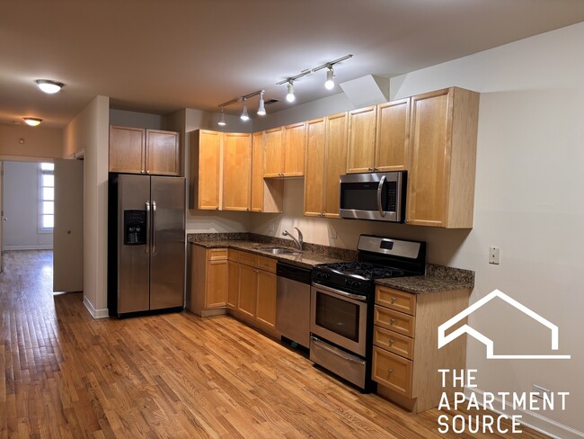 3347 N Clark St, Unit 1SW