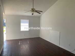 2111 E 3rd St in Greenville, NC - Foto de edificio - Building Photo