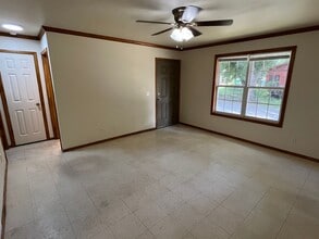 1011 N Parker Rd in Russellville, AR - Building Photo - Building Photo