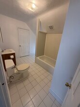 236 Mason St, Unit Third floor in Woonsocket, RI - Foto de edificio - Building Photo