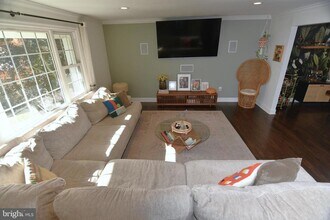 1 Orchard Ln in Doylestown, PA - Foto de edificio - Building Photo