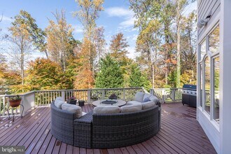 7818 Crownhurst Ct in McLean, VA - Building Photo - Building Photo