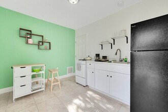 275 NW 81st St. in Miami, FL - Building Photo - Building Photo