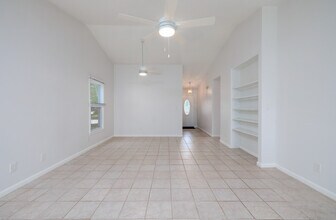 1705 Maryus Ct in Virginia Beach, VA - Foto de edificio - Building Photo
