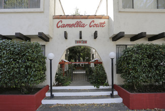 Camellia Court Apartments in Sacramento, CA - Foto de edificio - Building Photo