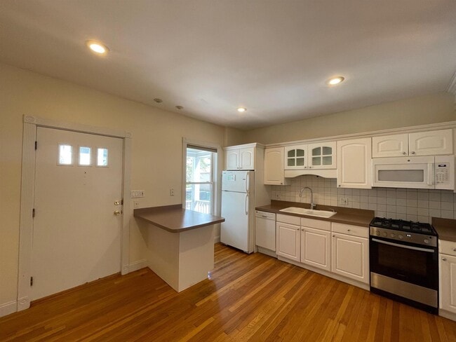 7 Locke St, Unit 1 in Cambridge, MA - Building Photo - Building Photo