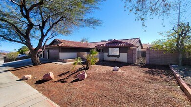 8525 Del Rey Ave in Las Vegas, NV - Building Photo - Building Photo