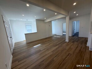 30 Dora St in Stamford, CT - Building Photo - Building Photo