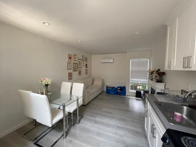 1319 23rd St, Unit C in Santa Monica, CA - Building Photo - Building Photo