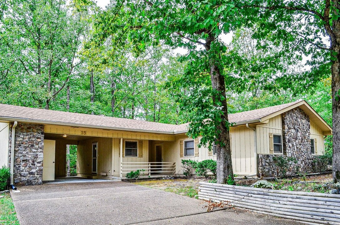 15 Segovia Dr in Hot Springs, AR - Building Photo