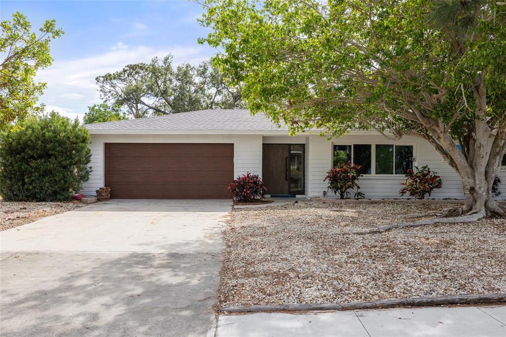 346 Suwanee Ave in Sarasota, FL - Building Photo