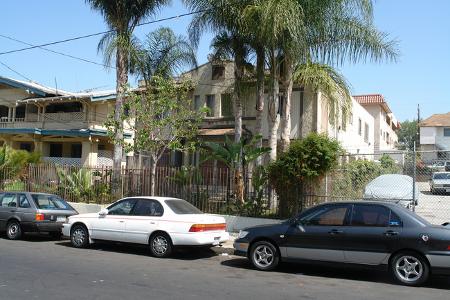 2625 San Marino St in Los Angeles, CA - Building Photo - Building Photo