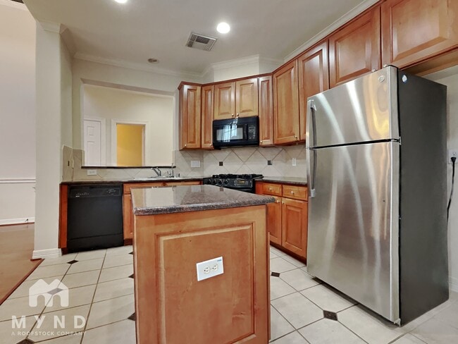 1127 Enclave Square E in Houston, TX - Building Photo - Building Photo