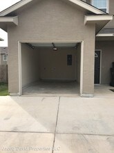 6319 Melanzane Ave in San Antonio, TX - Building Photo - Building Photo