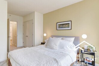 353 N Desplaines St in Chicago, IL - Building Photo - Building Photo