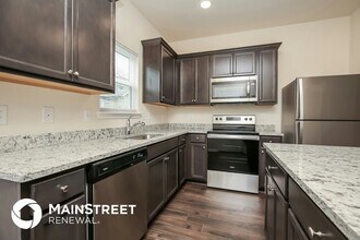 1076 Arlene Dr in La Vergne, TN - Foto de edificio - Building Photo