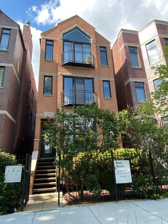 2418 W Cortez St, Unit 3 in Chicago, IL - Foto de edificio