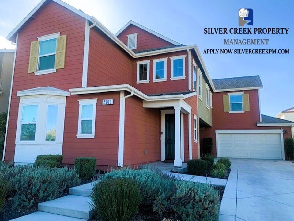 2300 Rio Grande Dr in Tracy, CA - Building Photo