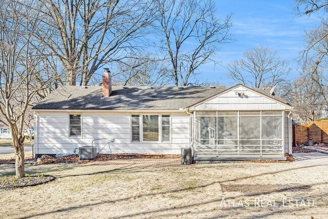 7535 Briar St in Prairie Village, KS - Foto de edificio - Building Photo