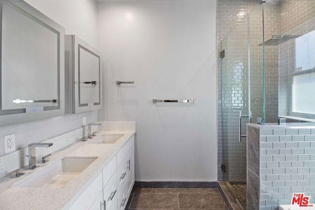 property at 1846 S Barrington Ave