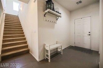6427 Holland Hills St in Las Vegas, NV - Building Photo - Building Photo