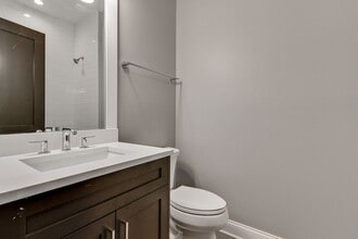 2327 N Southport Ave, Unit 1S in Chicago, IL - Building Photo - Building Photo