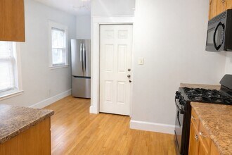 14 Walter St, Unit 1 in Boston, MA - Foto de edificio - Building Photo