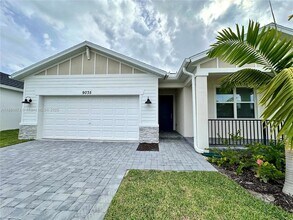 9035 Dahlia Cir, Unit 36 in Port St. Lucie, FL - Building Photo - Building Photo