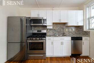 297 Spring Street Ext, Unit 4 in Medford, MA - Foto de edificio - Building Photo