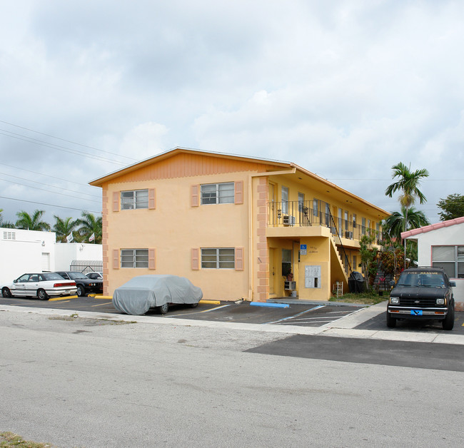 611 NE 5th St in Hallandale Beach, FL - Building Photo - Building Photo