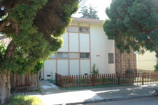 2315 Jefferson Ave in Berkeley, CA - Foto de edificio - Building Photo