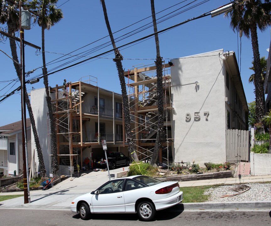 957 17th St in Hermosa Beach, CA - Building Photo