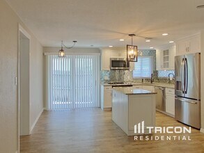 245 56th St N in St. Petersburg, FL - Building Photo - Building Photo