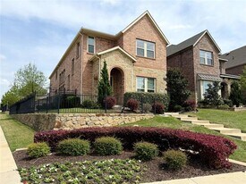6914 Birch Creek Dr in Irving, TX - Building Photo