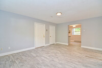 Woodcrest Apartments in Plymouth, MA - Building Photo - Building Photo