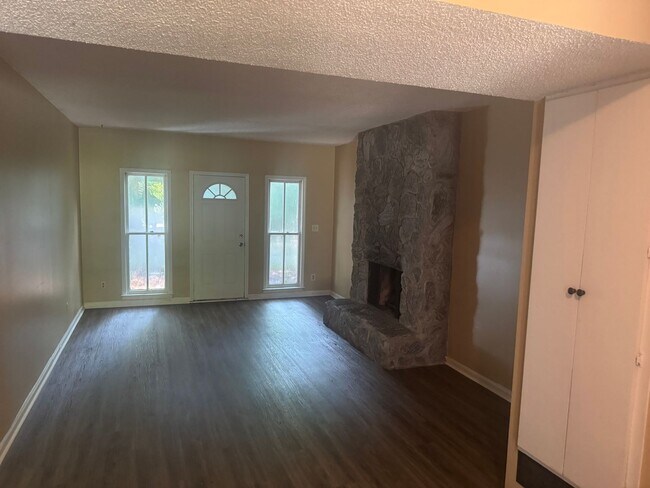 2742 Bonnie Crest Ct in Montgomery, AL - Building Photo - Building Photo