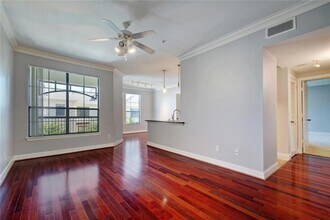 7701 Rialto Blvd in Austin, TX - Foto de edificio - Building Photo