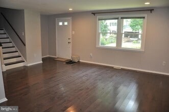 12706 Saylers Creek Ln in Herndon, VA - Foto de edificio - Building Photo