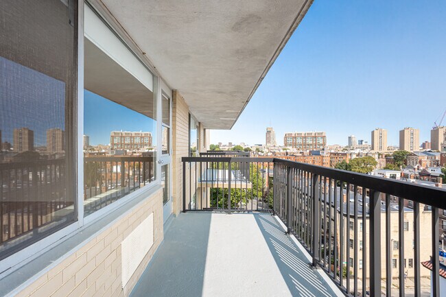 101 Monmouth St Apartments in Brookline, MA - Building Photo - Interior Photo