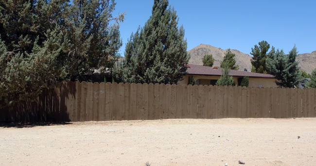 20465 Zuni Rd in Apple Valley, CA - Building Photo - Building Photo