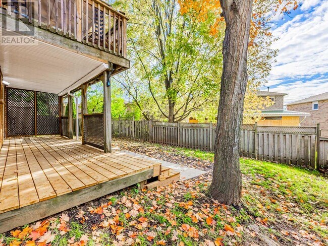 1551 Dellbrook Ave in Pickering, ON - Building Photo - Building Photo