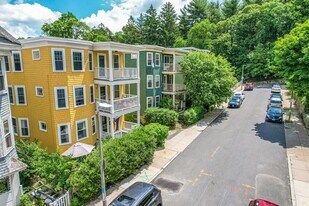 70 Woodlawn St in Boston, MA - Foto de edificio - Building Photo