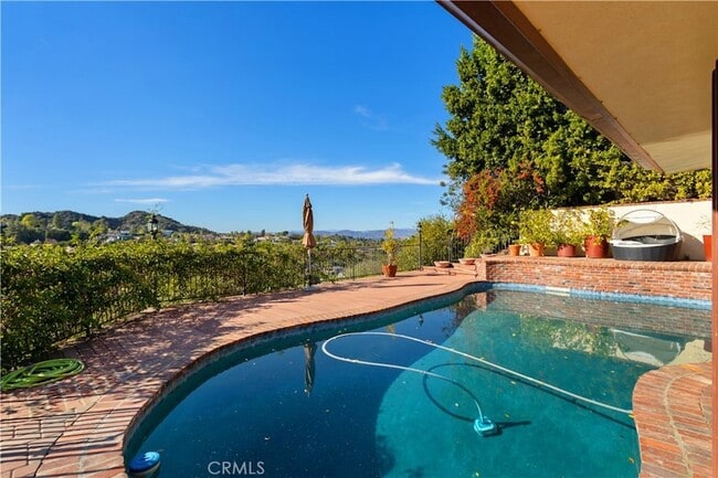 property at 3713 Dellvale Pl