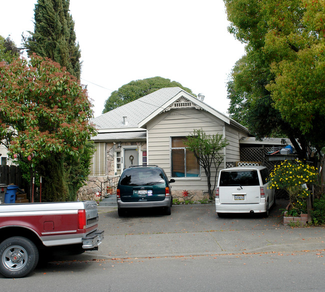 930 Morgan St in Santa Rosa, CA - Building Photo - Building Photo