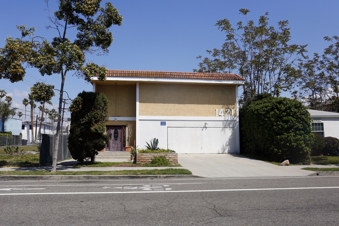 1421 Yale St in Santa Monica, CA - Building Photo