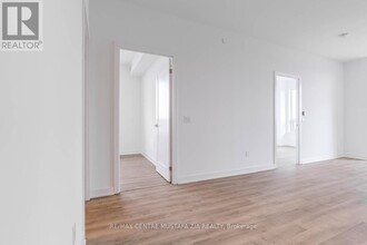 5105 Hurontario St in Mississauga, ON - Building Photo - Building Photo