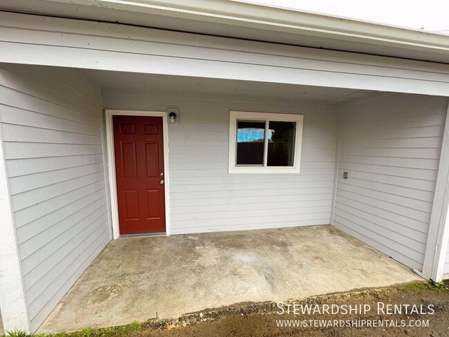 325 Schooling St in Harrisburg, OR - Building Photo - Building Photo